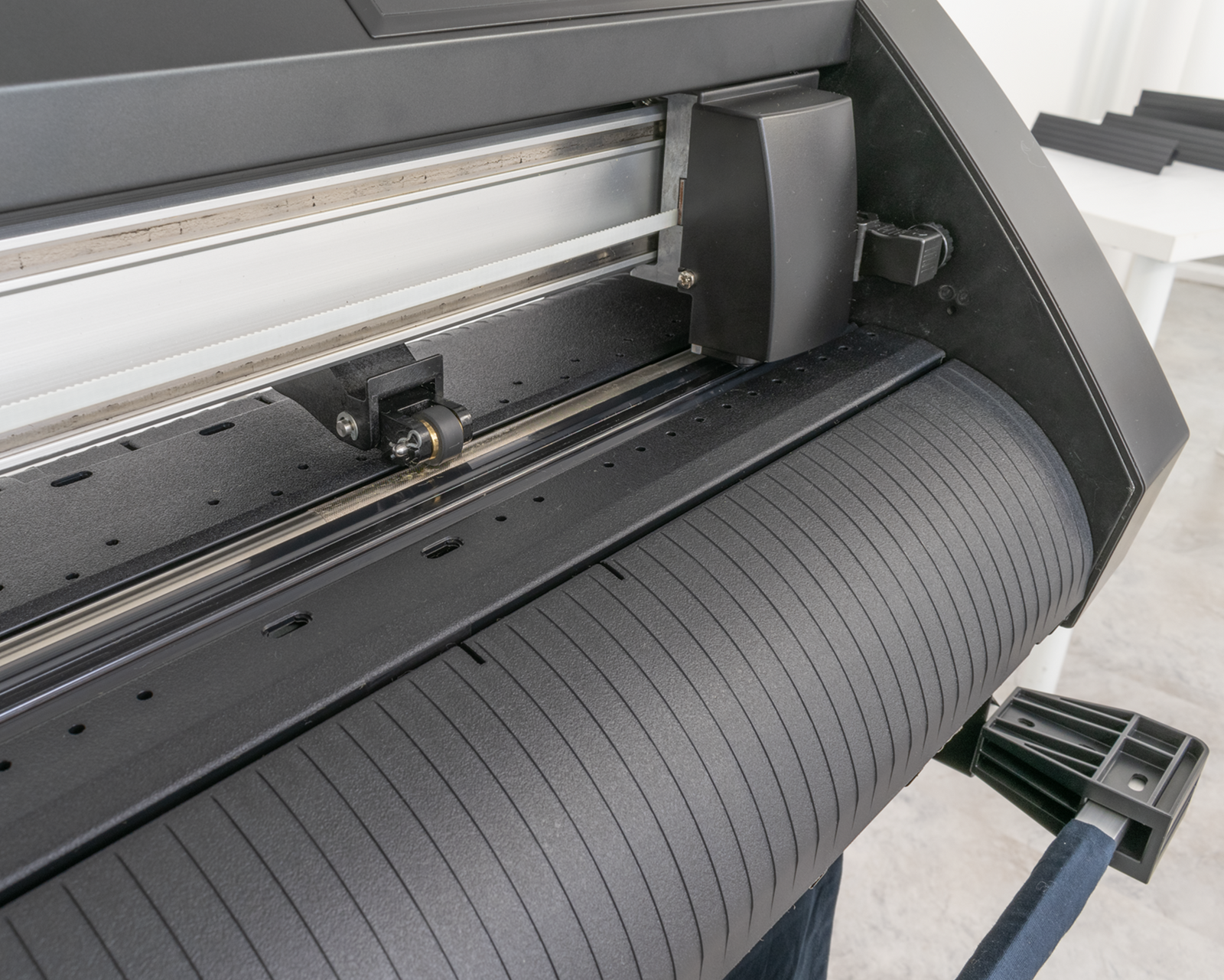 Graphtec CE8000-40 15-inch Desktop Vinyl Cutter